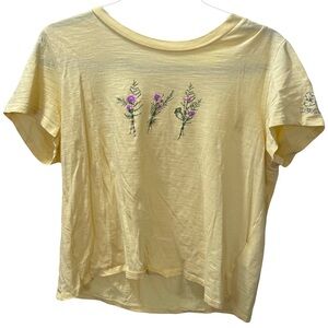 Levi’s women’s size large pale yellow graphic tee with purple flowers